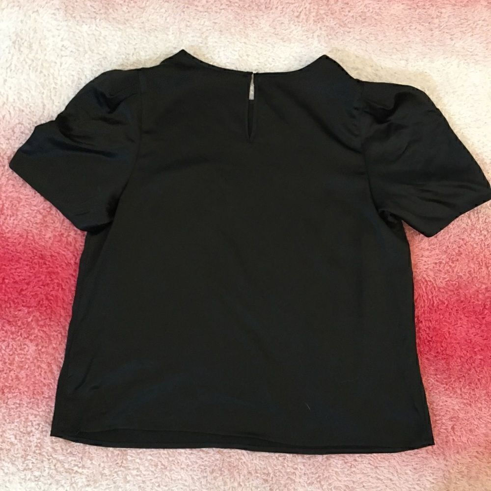 APT 9 keyhole back, silky puff pleated sleeve top - Picture 2 of 7